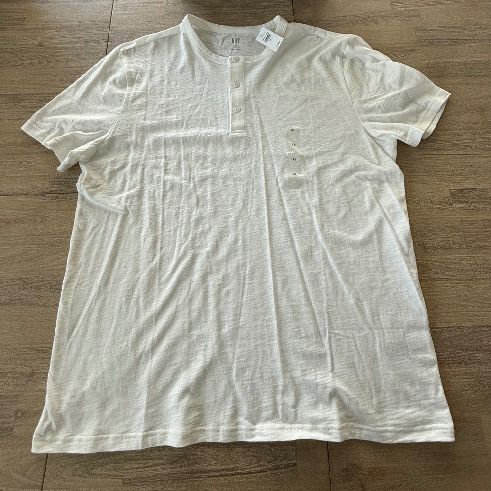 White Cotton Gap Mens T-Shirt with 3 button color Size XL Brand New